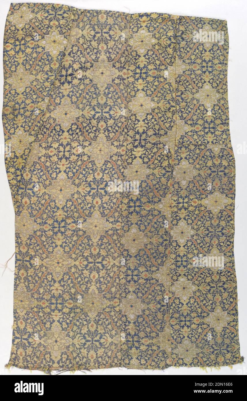 Fragment, Medium: Seta, metallics tecnica: Tessuta, Stelle in rosso, bianco e metallizzato su groun blu, Iran, XVII secolo, tessuti tessuti, frammenti Foto Stock