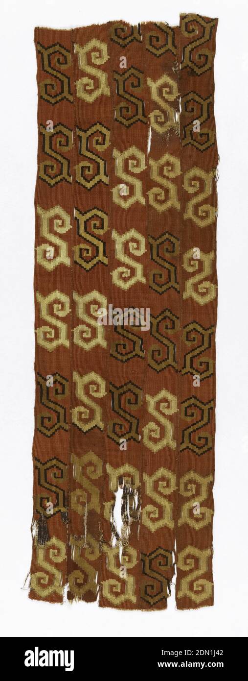 Fascia, media: Cotone, lana tecnica: Arazzi a fessura, cinque strisce di arazzi cucite insieme con un design di serpente altamente stilizzato in marrone scuro e marrone scuro su sfondo rosso., Perù, 700–1000, tessuti tessuti, banda Foto Stock