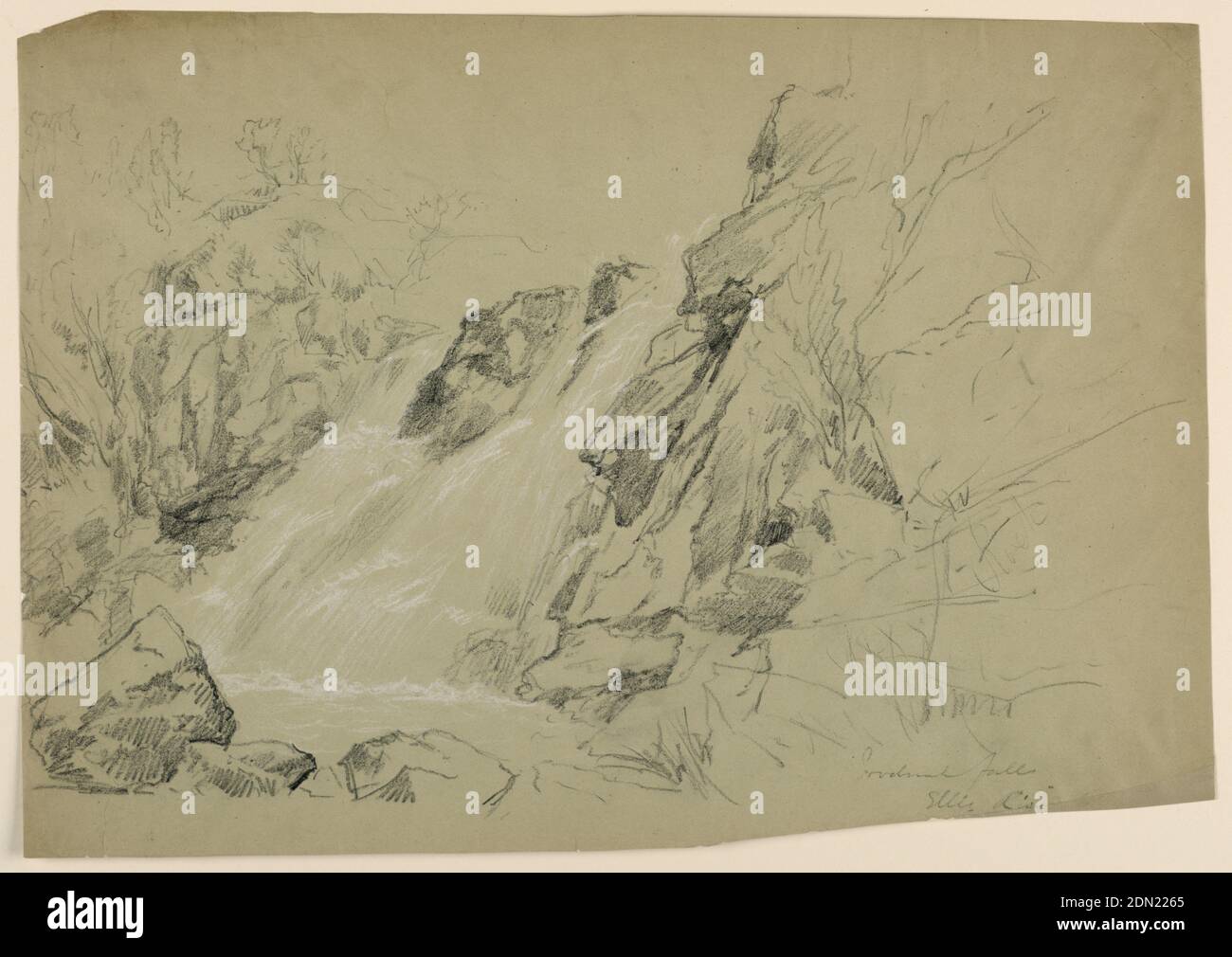 Goodrich Falls, Ellis River, New Hampshire, Daniel Huntington, americano, 1816–1906, grafite, pastello bianco e nero su carta grigia, cascata al centro, con piscina in basso a sinistra. Creste di roccia a sinistra e a destra, con alberi abbozzati, in alto a sinistra., 1855–65, paesaggi, disegno Foto Stock