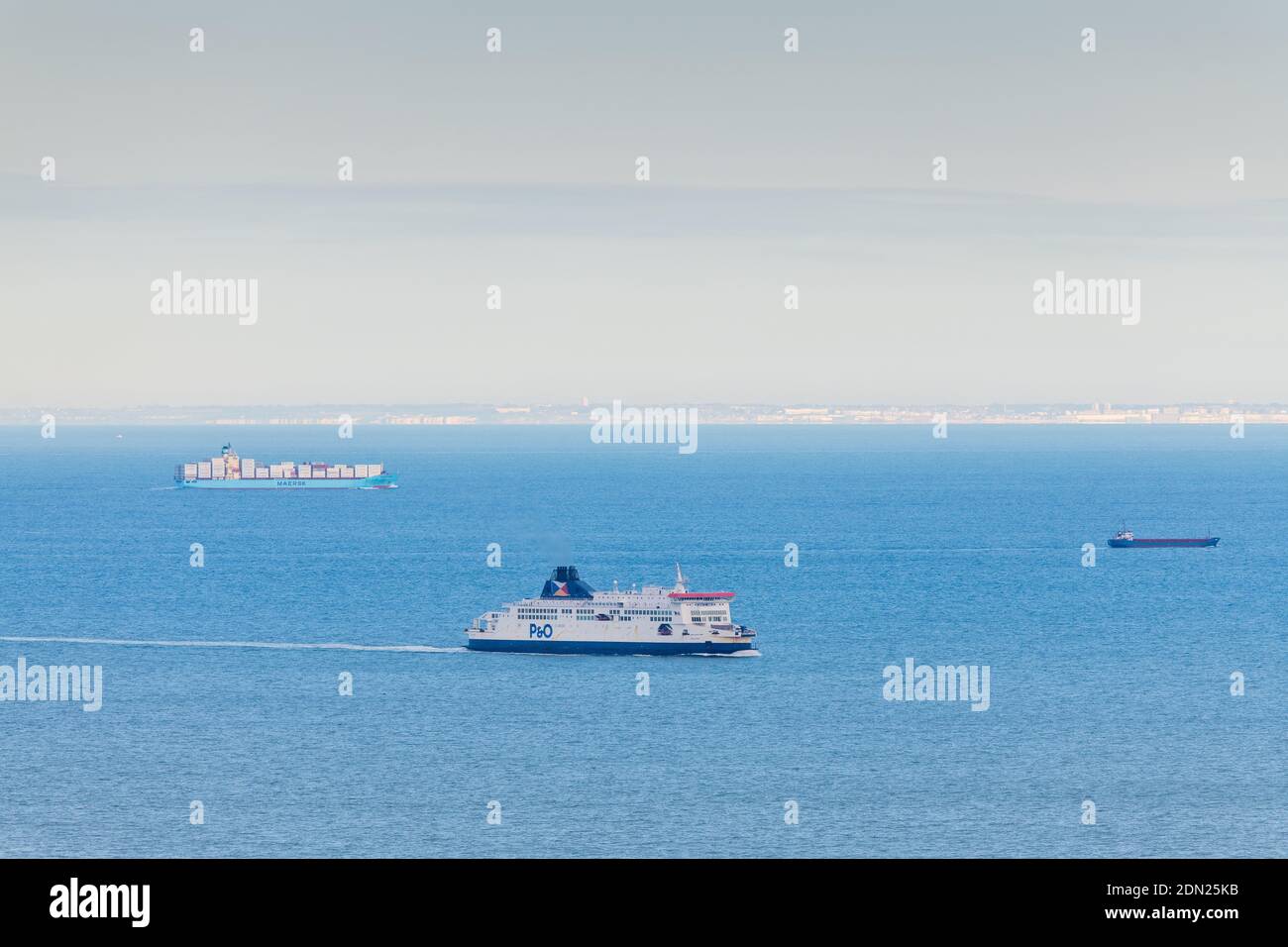 CANALE INGLESE, TRA DOVER, INGHILTERRA E CALAIS FRANCIA - 09 OTTOBRE 2020. P&o Ferry, viaggio da Calais a dover. P e o è la più grande carrie Foto Stock