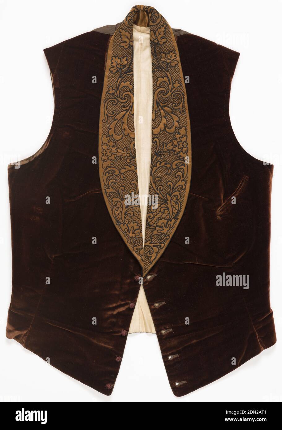 Gilet, media: Seta, cotone tecnica: Velluto, raso, ricamo, gilet marrone con fodera in cotone e supporto in seta. Lappette e colletto in raso marrone con ricamo floreale nero, USA, ca. 1860, costume e accessori, gilet Foto Stock