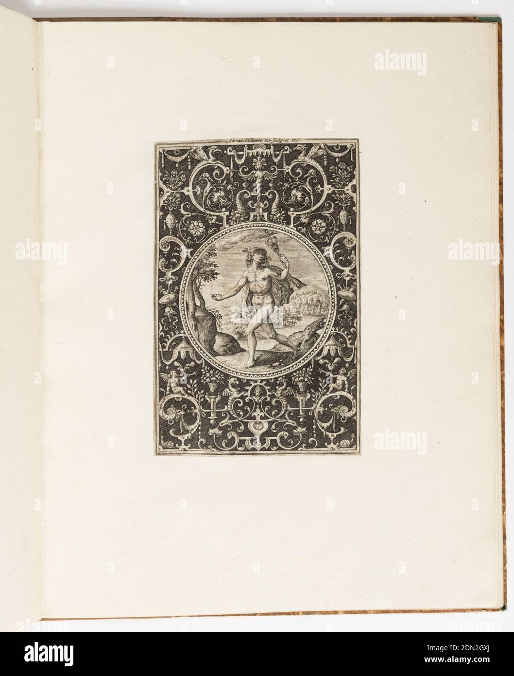 Mercury, piastra da una suite di 6 disegni ornamentali con il Giudizio di Parigi, Adriaen Collaert, fiammingo, ca. 1560 – 1618, Adriaen Collaert, fiammingo, ca. 1560 – 1618, incisione su carta deposta, Mercurio raffigurato in un paesaggio, tenendo un caduceo con una mano. La figura è posta all'interno di un medaglione su un campo scuro (sur fond noir) decorato con grottesche intricate., Antwerpen, Belgio, ca. 1690, figure, Stampa Foto Stock