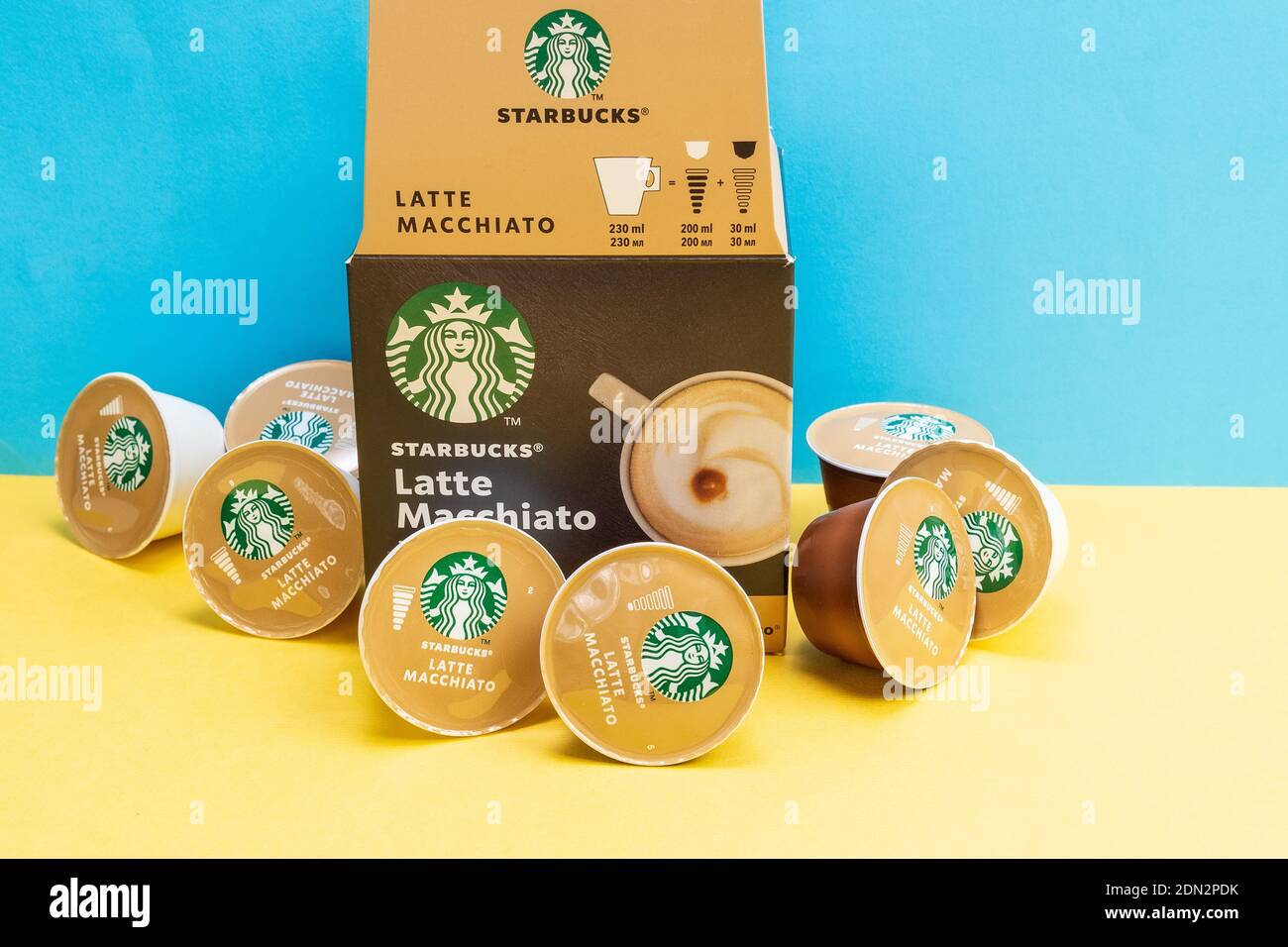 Tyumen, Russia-10 dicembre 2020: Starbucks Dolce gusto nescafe capsule di caffè. Logo selective focus Foto Stock