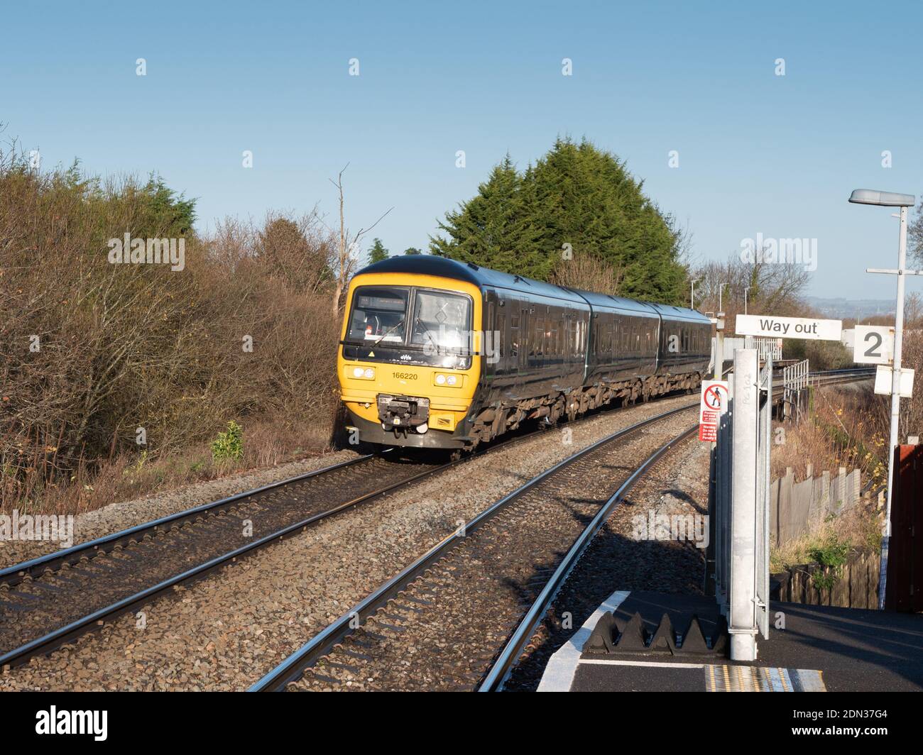 Una DMU a 3 auto sulle piste che si avvicinano a Dilton Marsh Halt, vicino a Westbury, Wiltshire, Inghilterra, UK. Foto Stock