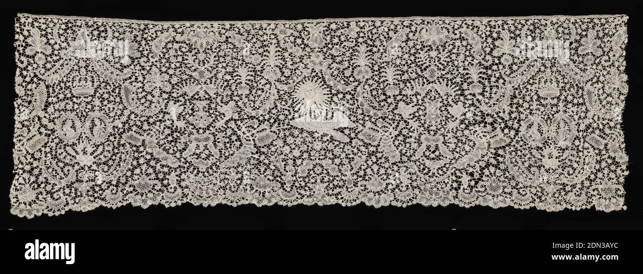 Flounce, Medium: tecnica lino: Pizzo a bobina in stile Bruxelles, balza in stile Bruxelles con disegno centrale di un'aquila sormontata da un sole radioso, fiancheggiata da iniziali intrecciate e medaglioni appaiati contenenti i ritratti di un uomo e di una donna. Sopra sono le corone sotto le tettoie. Sotto sono i cuori trafitti dalle frecce e incatenati insieme, i nodi e le iniziali dell'amante. Probabilmente fatto nel 1695 per il matrimonio di Massimiliano Emmanuele di Baviera e Teresa Cunegonde, figlia di Giovanni Sobieksi, il re di Polonia., Belgio, fine 17 ° secolo, merletto, balzo Foto Stock