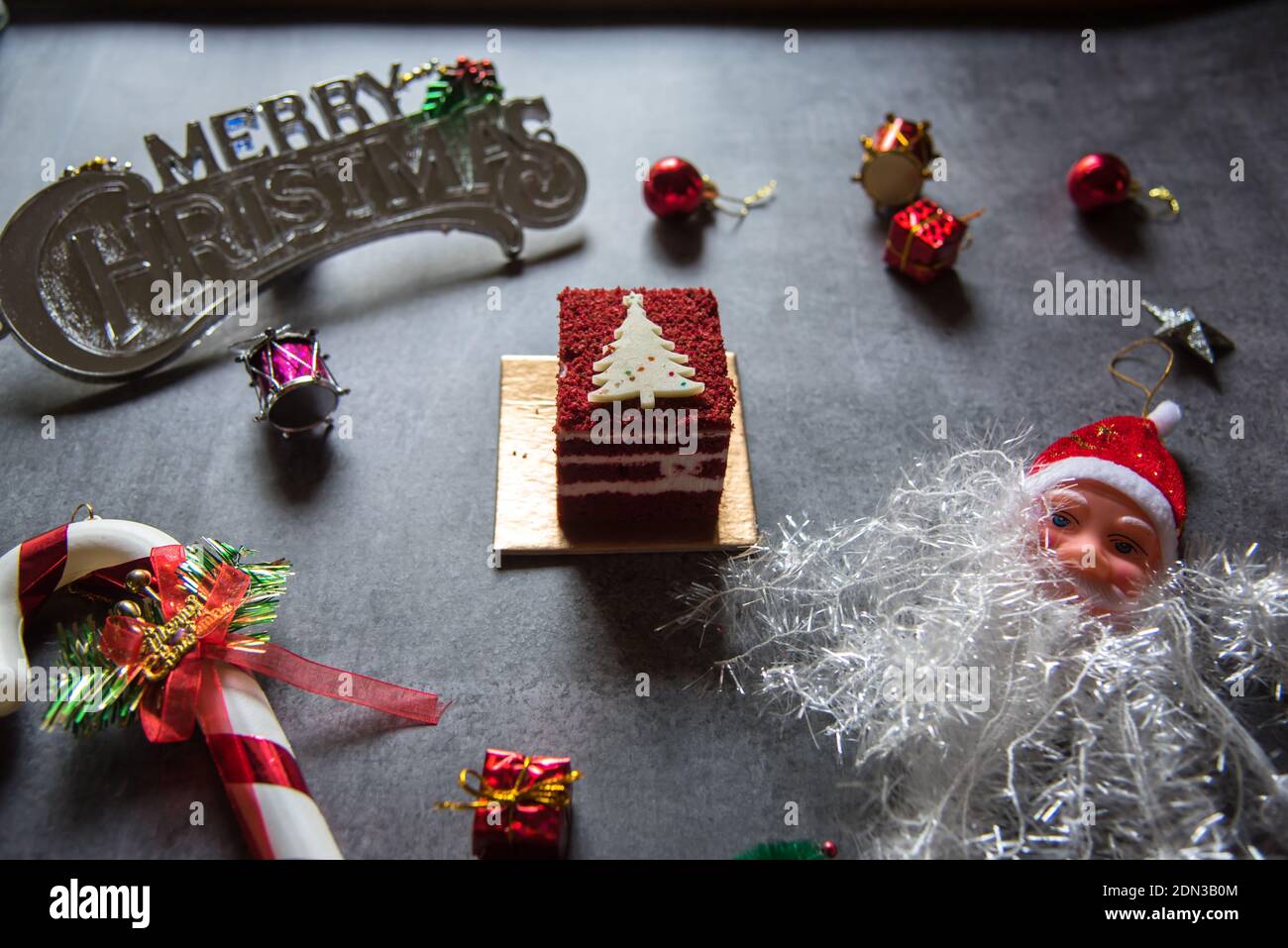Vista dall'alto di buon Natale con torta e altro Natale chicche Foto Stock