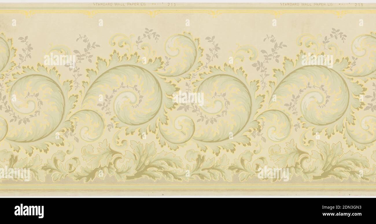 Fregio, Standard Wall-Paper Company, Standard Wall-Paper Company, Pittsburgh, Pennsylvania, carta stampata a macchina, mica liquida, disegno a foglia di acanto a scorrimento su larga scala, ripetitivo in una formazione a forma d'onda su un terreno crema con sfondo grigio. Stampato in grigio, argento, oro e sfumature di verde., Pittsburgh, Pennsylvania, USA, 1905–1915, Wallcoverings, Frieze Foto Stock