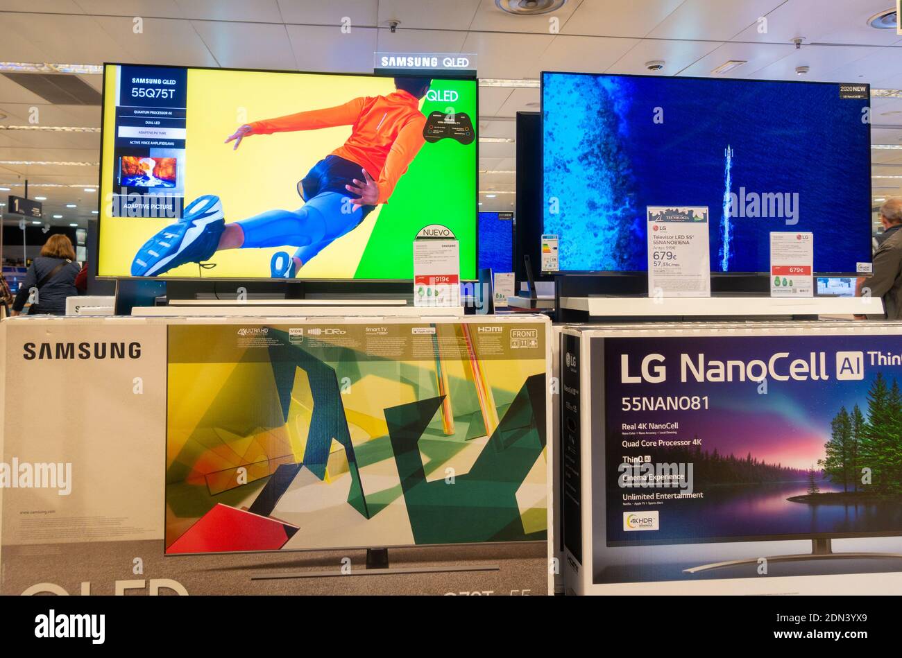 LG Nano Cell e Samsung QLED TV ad alta definizione, televisori. Foto Stock
