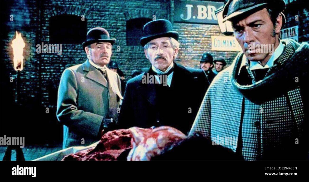 OMICIDIO CON DECRETO 1979 AVCO Embassy film con da sinistra: James Mason (Dr Watson), Frank Finlay (Ispettore Lestrade) Christopher Plummer (Sherlock Holmes) Foto Stock