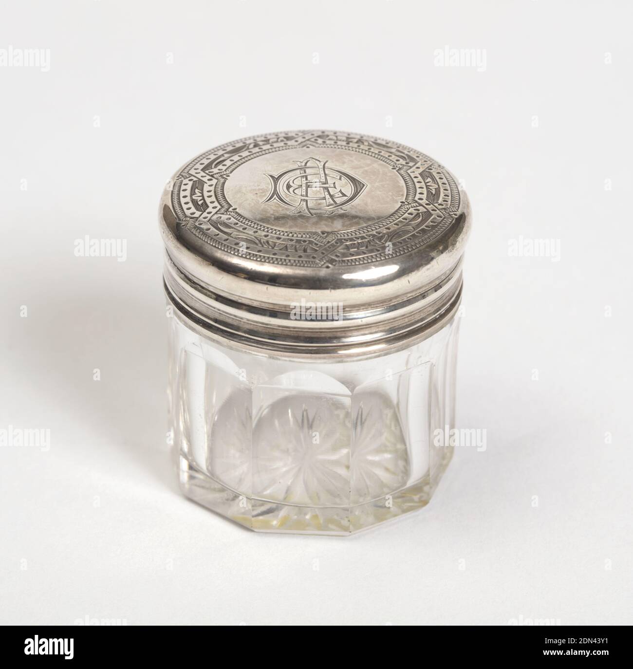 Bottiglia e coperchio, vetro, argento, bottiglia di vetro più piccola con parte superiore in argento, parte del set, ca. 1875, contenitori, arti decorative, bottiglia e coperchio Foto Stock