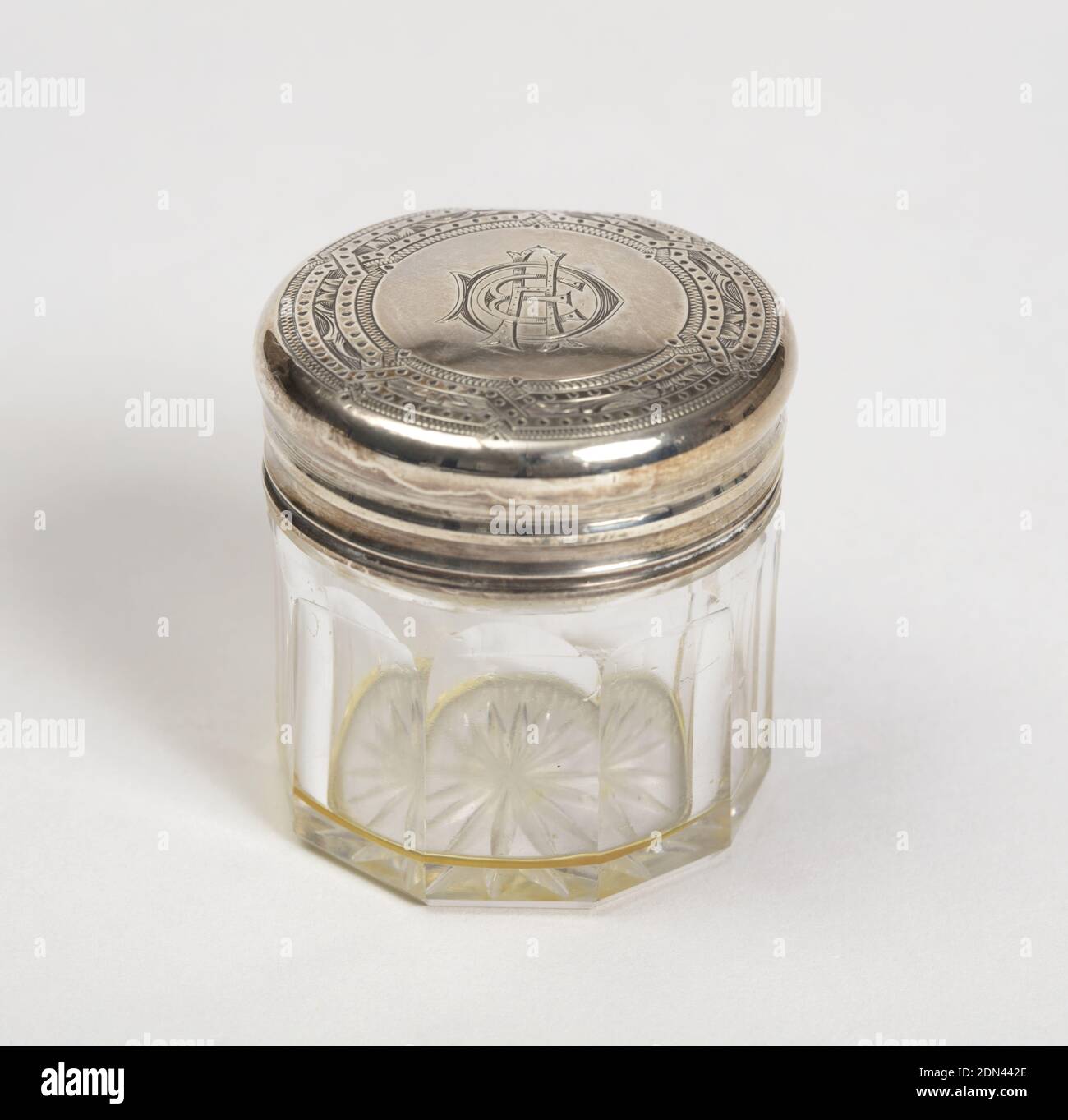 Bottiglia e coperchio, vetro, argento, bottiglia di vetro più piccola con parte superiore in argento, parte del set, ca. 1875, contenitori, arti decorative, bottiglia e coperchio Foto Stock