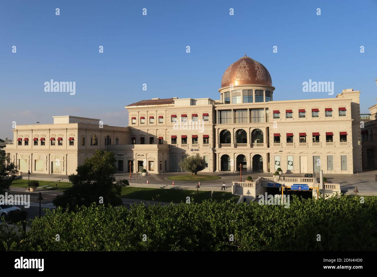 Vista del centro commerciale Katara Plaza nel villaggio di Katara a Doha, Qatar Foto Stock