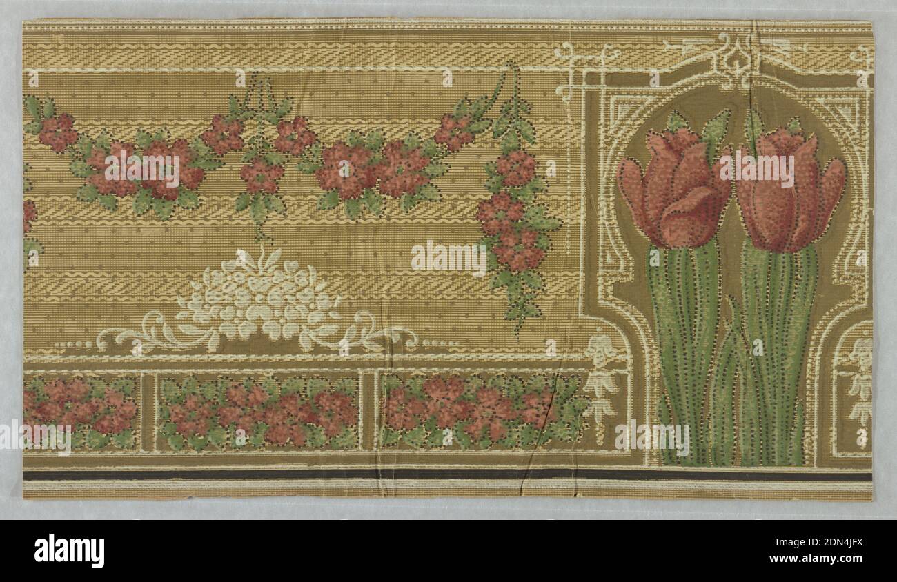 Parete laterale e bordo, Standard Wall-Paper Company, Standard Wall-Paper Company, Pittsburgh, Pennsylvania, stampato a macchina, tulipano rosso stilizzato su stelo verde, circondato da motivi di lacy giallo chiaro, stampato su sfondo di strisce a chiazze., USA, 1890–1910, Wallcoverings, fianco e bordo Foto Stock