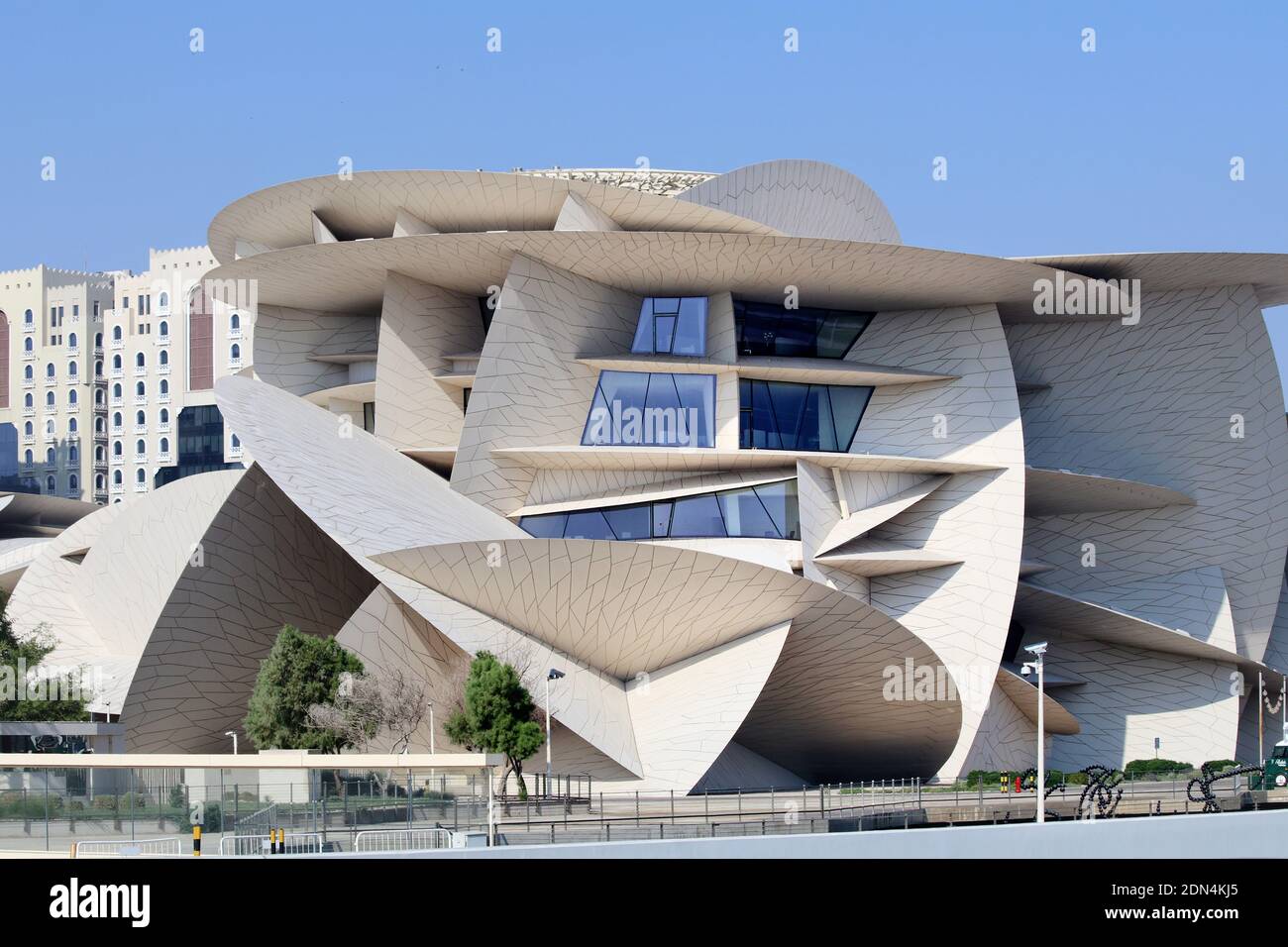 Una vista del Museo Nazionale del Qatar, è una delle destinazioni turistiche più visitate in Qatar. Foto Stock