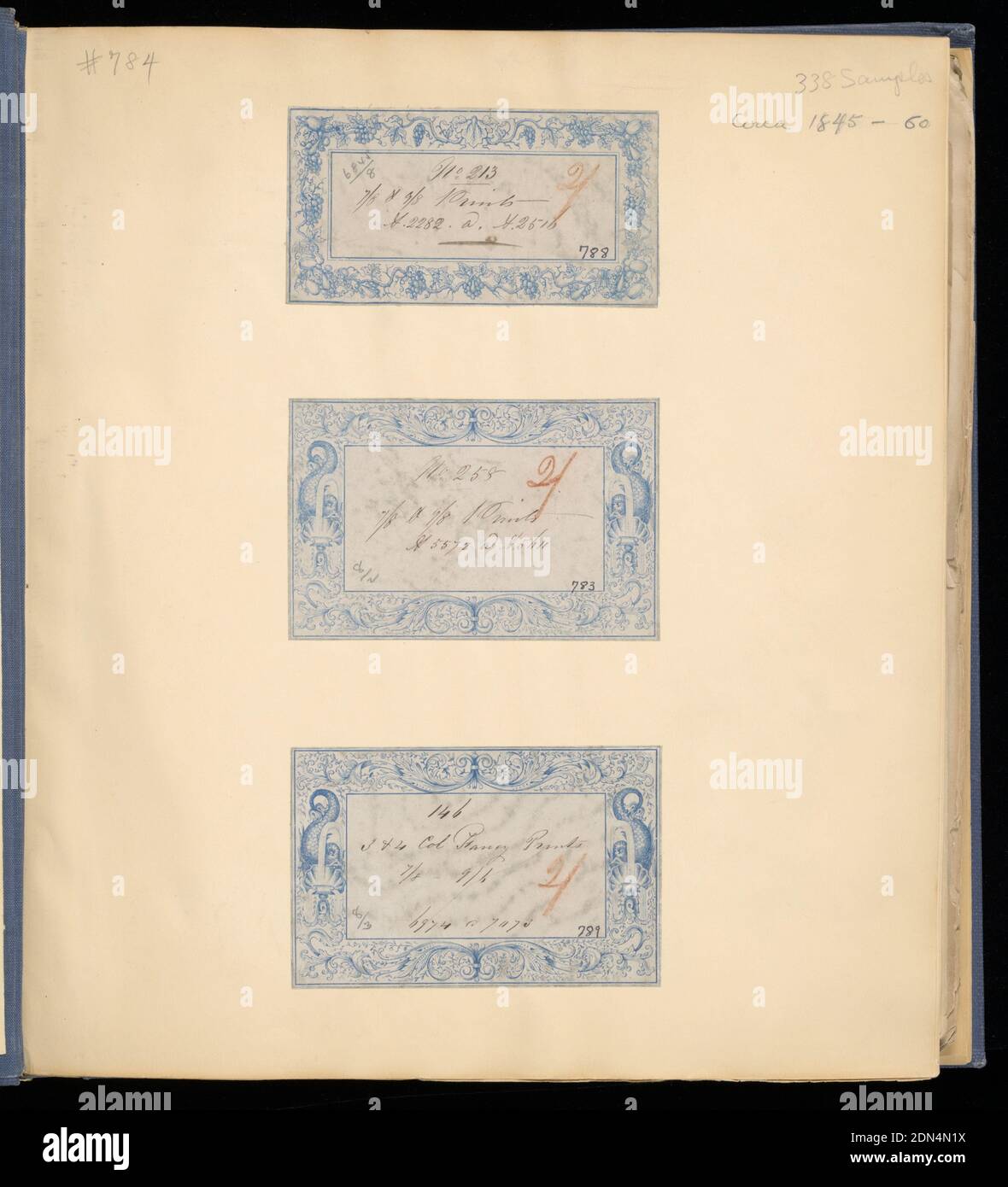 Stampe di cotone campioni, mezzo: Cartone, carta, e cotone tecnica: Campioni stampati su tessitura semplice, tessuto blu volume legato di 338 campioni di cotone stampato. La pagina del titolo contiene tre etichette incollate. Ogni modello è numerato. La maggior parte dei disegni forma strisce, sia floreali che geometriche o combinazioni di entrambi., Francia, 1845–60, libri di esempio, libro di esempio, libro di esempio Foto Stock