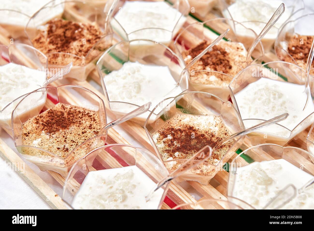 Pudding di riso con cannella Foto Stock