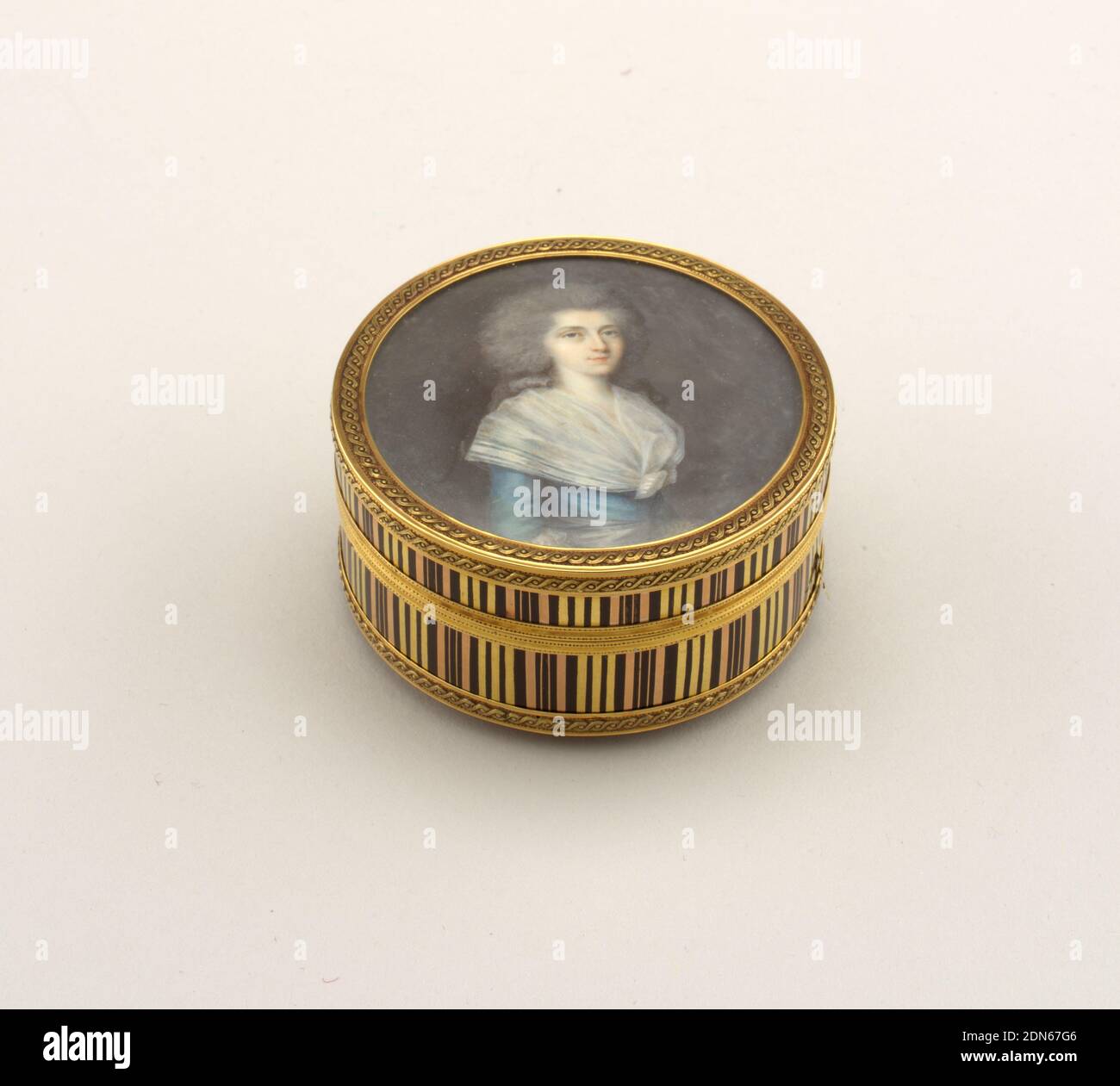 Scatola e coperchio, tartaruga, oro (rosa), oro (giallo), avorio (dipinto), Parigi, Francia, ca. 1785, contenitori, arti decorative, scatola e coperchio Foto Stock