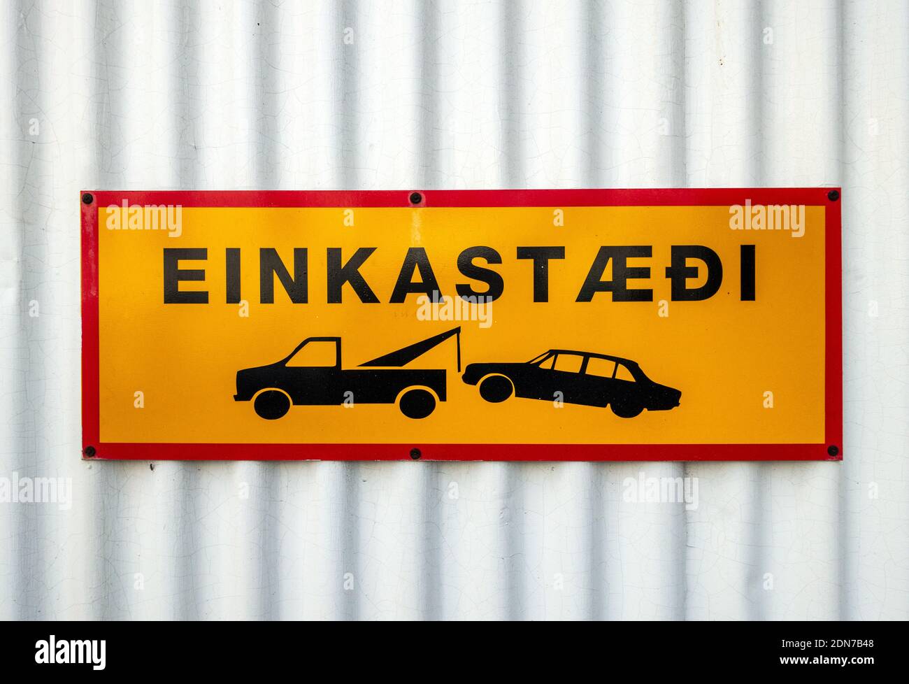 Nessun parcheggio Tow Away zone segnale di avvertimento a Reykjavik Islanda Foto Stock