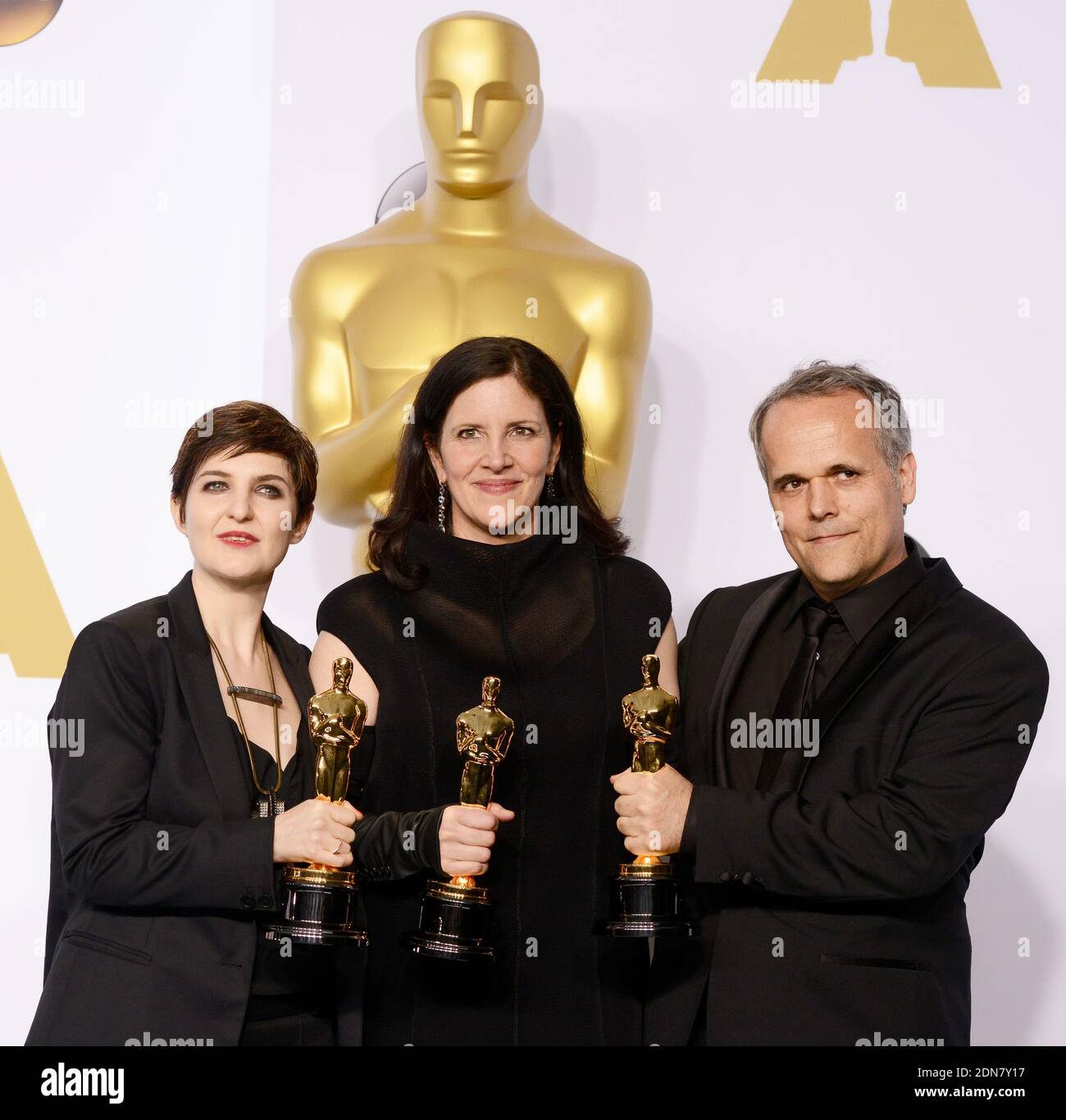 Dirk Wilutzky, Laura Poitras e Mathilde Bonnefoy si mettono in posa nella sala stampa durante il 87esimo Annual Academy Awards al Loews Hollywood Hotel il 22 febbraio 2015 a Los Angeles, California, USA. Foto di Lionel Hahn/ABACAPRESS.COM Foto Stock