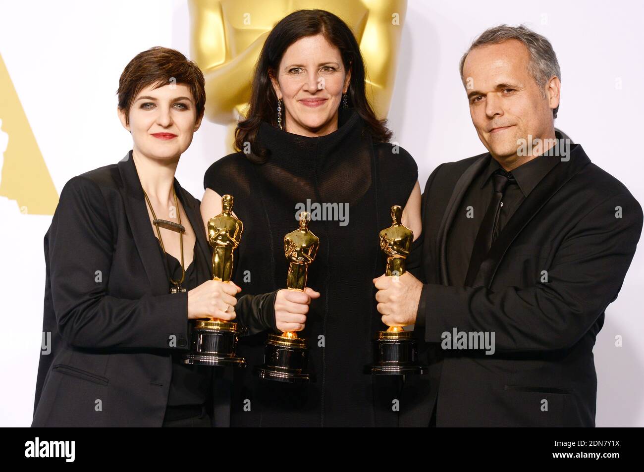 Dirk Wilutzky, Laura Poitras e Mathilde Bonnefoy si mettono in posa nella sala stampa durante il 87esimo Annual Academy Awards al Loews Hollywood Hotel il 22 febbraio 2015 a Los Angeles, California, USA. Foto di Lionel Hahn/ABACAPRESS.COM Foto Stock