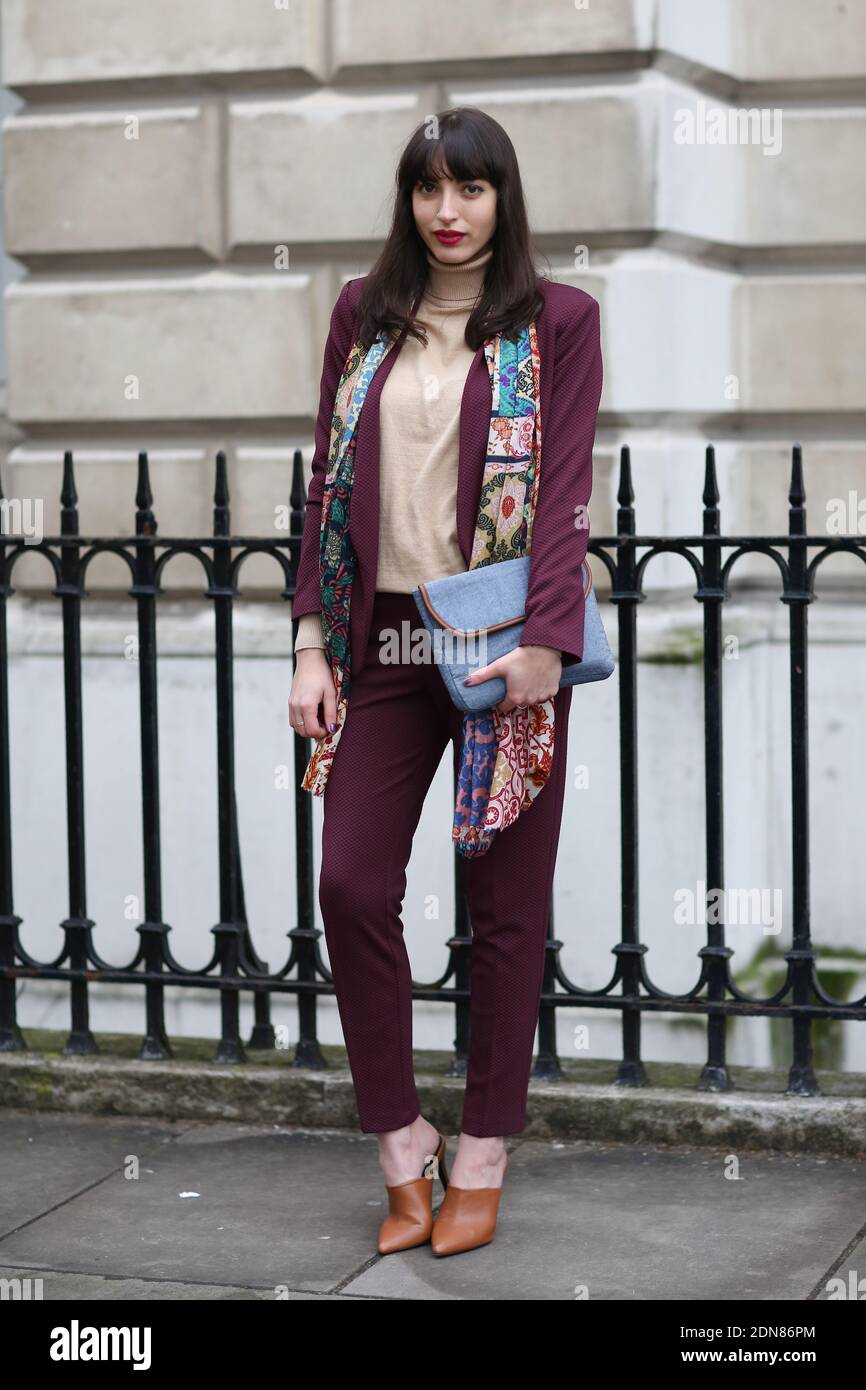 Street Style, Amy-Rose Watts (blogger di moda) in arrivo alla settimana  della moda londinese Ready-to-wear Autumn-Winter 2015-2016 tenutasi alla  Somerset House, Londra, Inghilterra il 20 febbraio 2015. Indossa abiti e  jumper Asos,