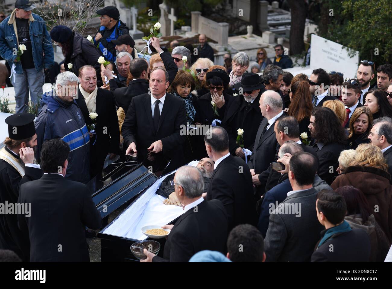 Funerale della cantante greca Demis Roussos al primo cimitero di Atene, Grecia il 30 gennaio 2015. Foto di Boris Pilipenko/ABACAPRESS.COM Foto Stock