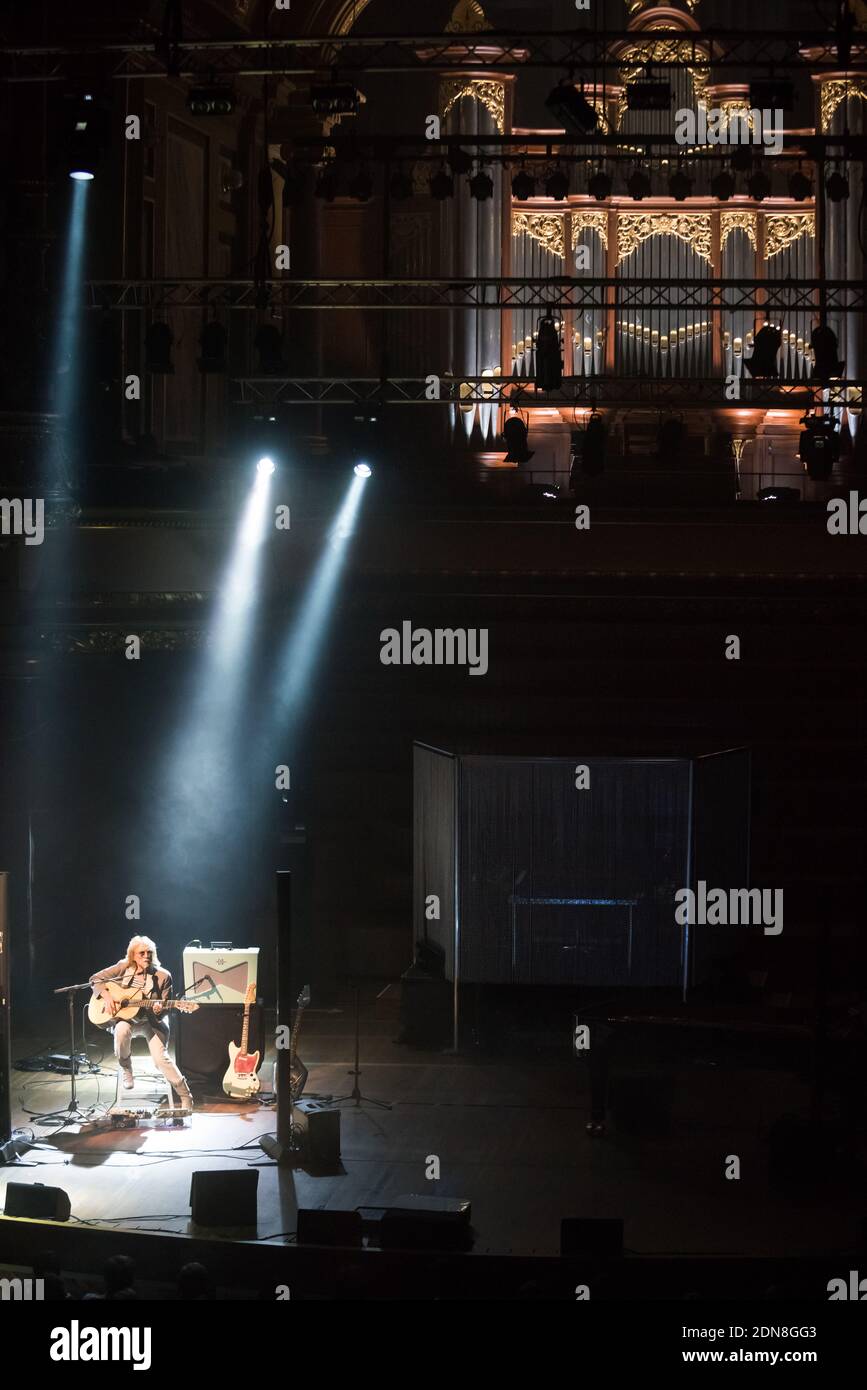 Il cantante Christophe si esibisce dal vivo durante il Festival Voix de Fete presso la Victoria Hall di Ginevra, Svizzera, il 9 marzo 2015. Foto di Loona/ABACAPRESS.COM Foto Stock