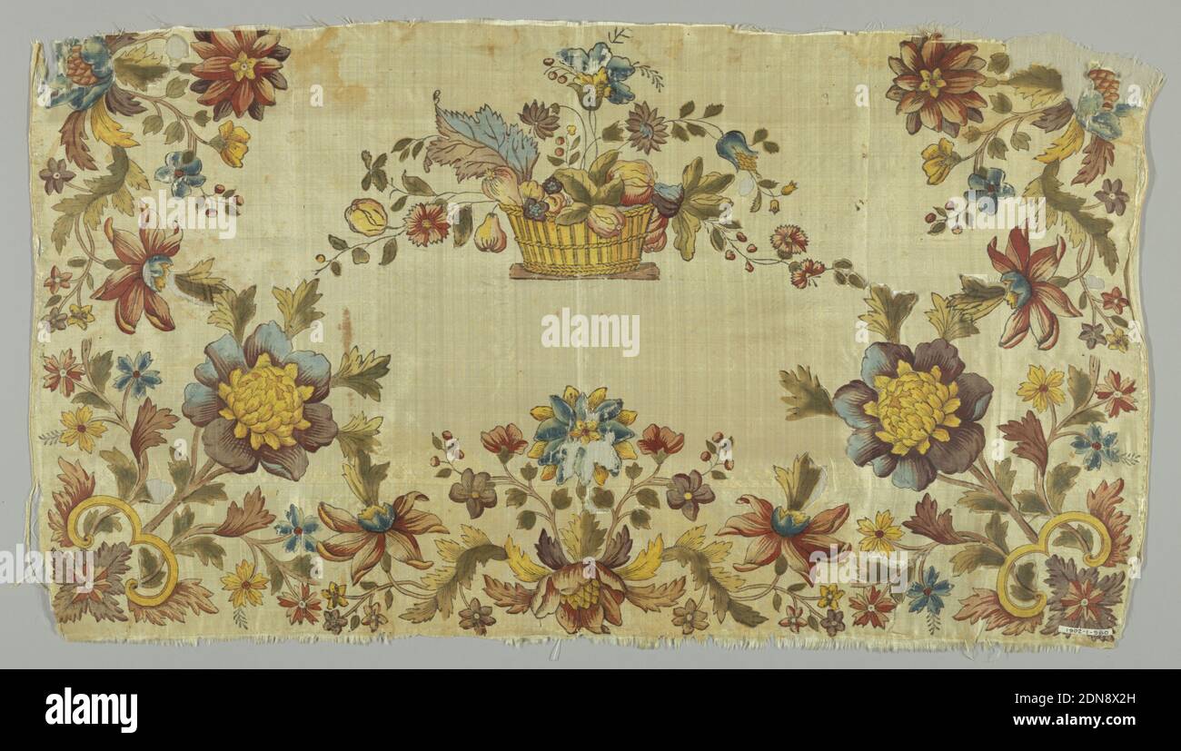 Pannello, medio: Seta tecnica: Stampato e dipinto su tessitura twill, bordo floreale policromo su tre lati e un cesto di fiori al centro., Francia, XVIII secolo, tessuti stampati, tinti e dipinti, pannello Foto Stock