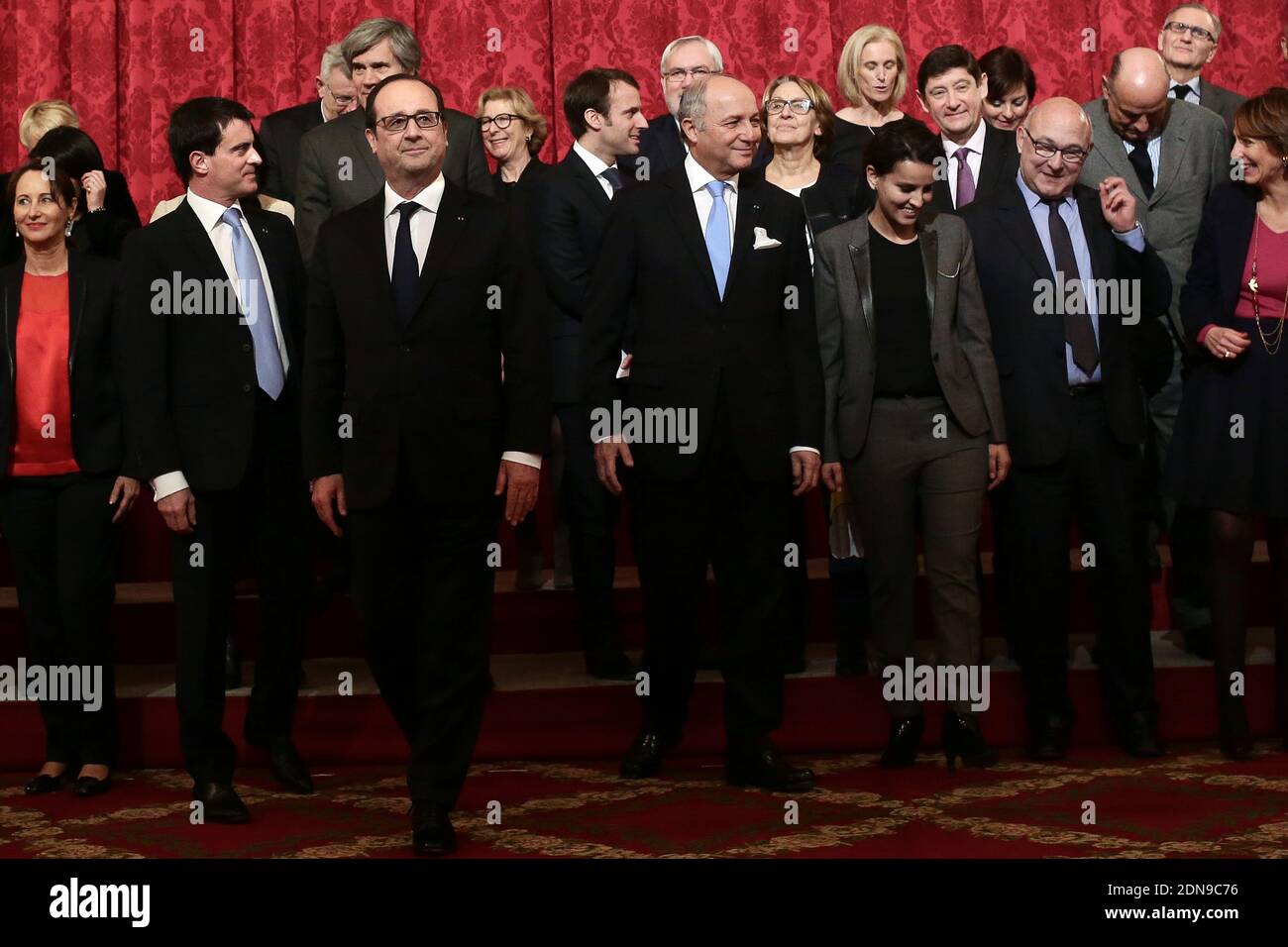 Ministro francese del lavoro Francois Rebsamen, Ministro della Difesa Jean-Yves le Drian, Ministro della Giustizia Christiane Taubira, Ministro dell'ecologia, dello sviluppo sostenibile e dell'energia Segolene Royal, primo Ministro Manuel Valls, presidente Francois Hollande, Ministro degli Affari Esteri Laurent Fabius, Ministro dell'Educazione Najat Vallaud-Belkacem, Ministro delle Finanze Michel sapin, Ministro degli interni Bernard Cazeneuve, Ministro junior per il commercio estero e il turismo Matthias Fekl, Ministro junior per la riforma dello Stato e la semplificazione Thierry Mandon, Ministro dei territori d'oltremare George Pau-Langevin, Ministro della Cultura Fleu Foto Stock