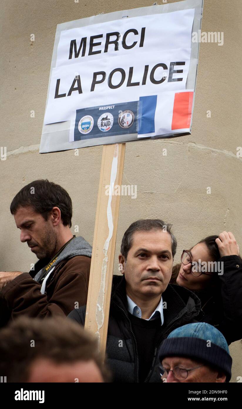 Più di 70.000 persone manifestano su Place du Capitole a sostegno di Charlie Hebdo e delle altre vittime degli attentati terroristici di Tolosa, nella Francia sudoccidentale, il 10 gennaio 2015. Foto di Bernard-Marie/ABACAPRESS.COM Foto Stock