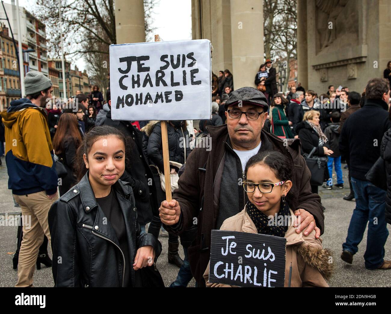 Più di 70.000 persone manifestano su Place du Capitole a sostegno di Charlie Hebdo e delle altre vittime degli attentati terroristici di Tolosa, nella Francia sudoccidentale, il 10 gennaio 2015. Foto di Bernard-Marie/ABACAPRESS.COM Foto Stock