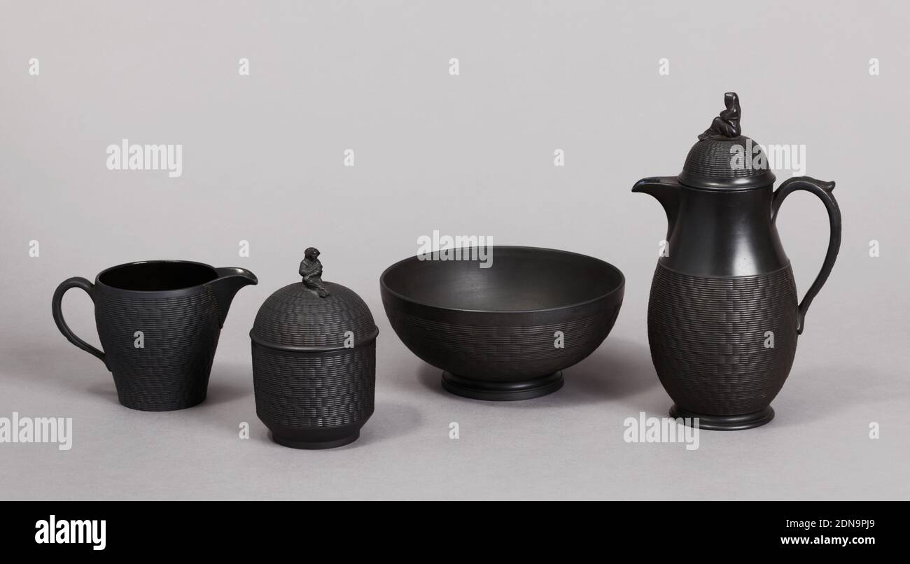 Caffettiera in basalto nero, Wedgwood, inglese, fondata nel 1759, gres, Tall, corpo leggermente gonfio, manico ad anello lungo, beccuccio corto; coperchio a cupola alta con finiale sotto forma di una figura femmina drappeggiato. Lati del corpo (parte inferiore) e coperchio con struttura di paniere-tessitura; banda larga parte superiore della pianura del corpo., fine del 18 ° secolo, ceramica, arti decorative, caffettiera, caffettiera Foto Stock