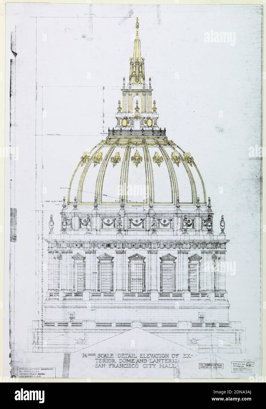 Disegni architettonici di lavoro del Municipio di San Francisco, John Bakewell Jr., 1872 – 1963, Arthur Brown Jr., 1874 – 1957, fotostat su carta, con aggiunte di pastello gialli, Portfolio contenente 23 fotostati dei principali disegni di lavoro per il Municipio di San Francisco, costruito tra il 1913 e il 1916, e scheda esplicativa che fornisce la storia della costruzione dell’edificio. I disegni sono di pianta di terra, elevazioni, cupola, interni ed esterni decorazione architettonica., USA, 1913–16, Stampa Foto Stock