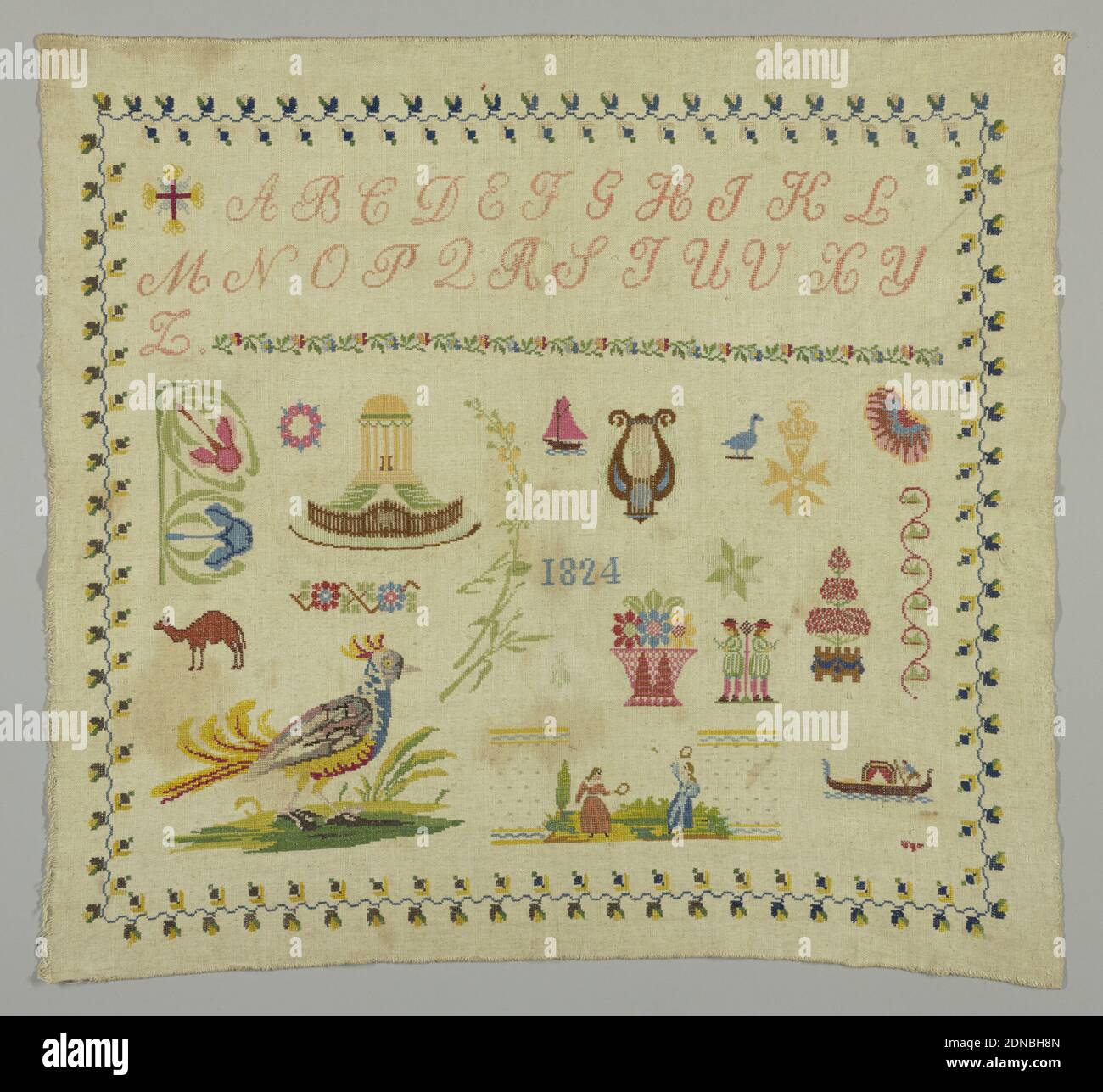 Campionatore, Medio: Ricamo in seta e cotone mercerizzato su fondazioni di lino tecnica: Ricamato a punto croce su fondazioni di tessitura piana, croce maltese seguita da alfabeto; fascia floreale; campo di motivi isolati, il tutto contenuto all'interno di un bordo floreale curvante. "1824" in blu al centro. La data e i motivi 'Art Nouveau' a sinistra contengono cotone mercerizzato. Il campionatore potrebbe essere stato avviato in una data e completato molti anni dopo. Nota somiglianza a 1981-28-8 e 1981-28-33., Italia, 1824, completato all'inizio del 20 ° secolo, ricamo e cuciture, Sampler Foto Stock