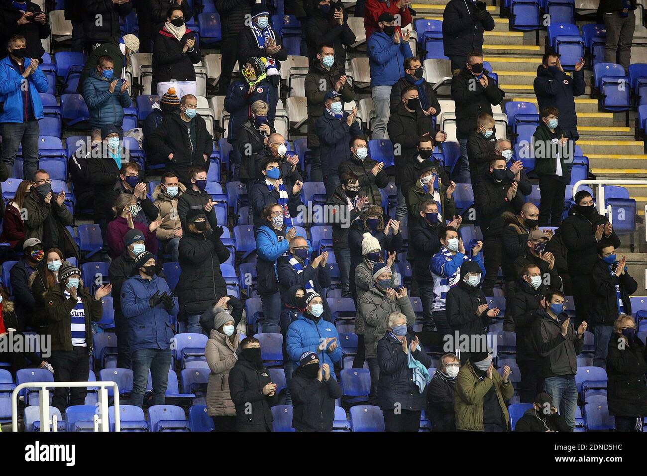 Reading, Regno Unito. 16 Dic 2020. I tifosi di casa prima della partita Sky Bet Championship al Madejski Stadium, Reading (Foto di Paul Chesterton/Focus Images/Sipa USA) 16/12/2020 Credit: Sipa USA/Alamy Live News Foto Stock