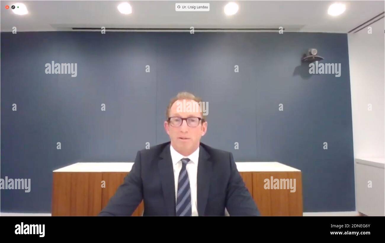 Craig Landau, Presidente e CEO di Purdue Pharma L.P. testimonia praticamente durante la Camera degli Stati Uniti Comitato per la supervisione e la riforma audizione virtuale "il ruolo di Purdue Pharma e della famiglia Sackler nell'epidemia di oppioidi" a Washington, DC giovedì 17 dicembre 2020. Si dice che Purdue Pharma e i membri della famiglia Sackler hanno alimentato l'epidemia di oppioidi a livello nazionale per decenni incoraggiando i dirigenti di Purdue a inondare il mercato con OxyContin, l'altamente addictive painkiller.Credit: US House TV via CNP | uso in tutto il mondo Foto Stock