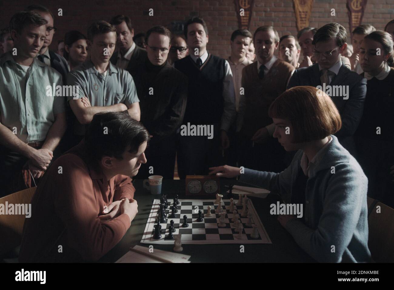 HARRY MELLING e ANYA TAYLOR-JOY in THE QUEEN'S GAMBIT (2020), diretto da ALLAN SCOTT e SCOTT FRANK. Credit: FILMCRAFT/WONDERFUL FILMS/NETFLIX / Album Foto Stock