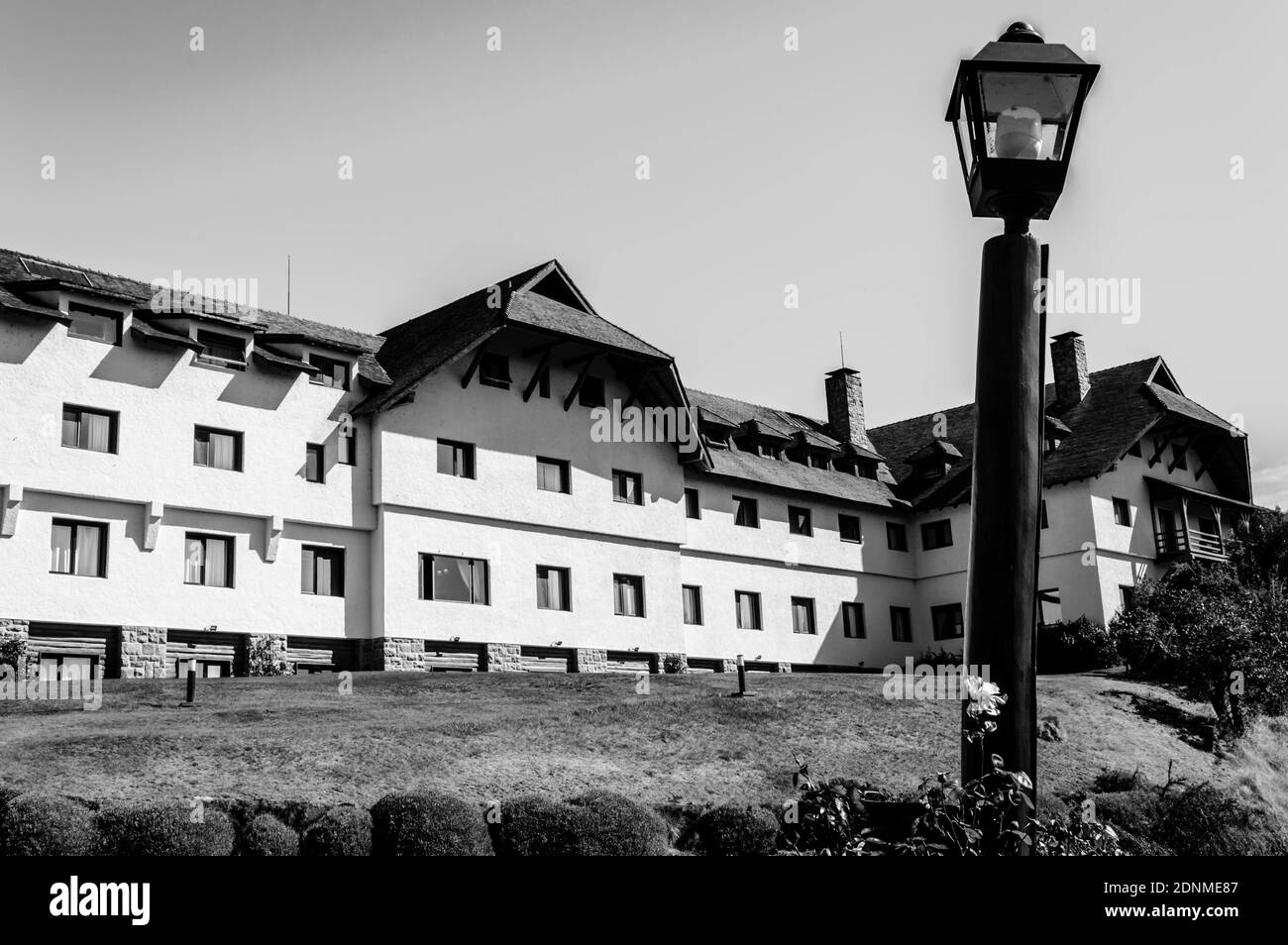 SAN CARLOS DE B, ARGENTINA - Mar 12, 2020: Hotel Llao Llao nella città di Bariloche, Argentina.Sunny estate. Marzo 2020 Foto Stock