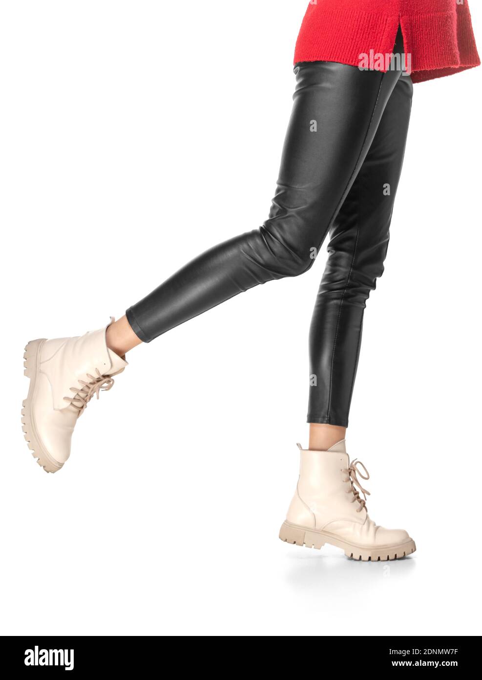 Belle gambe femminili in leggings neri e stivali isolati sopra sfondo  bianco Foto stock - Alamy
