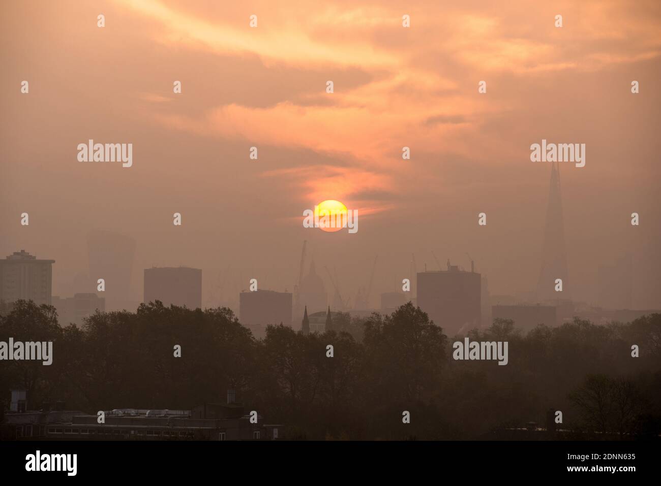 Alba su Londra, Inghilterra Foto Stock