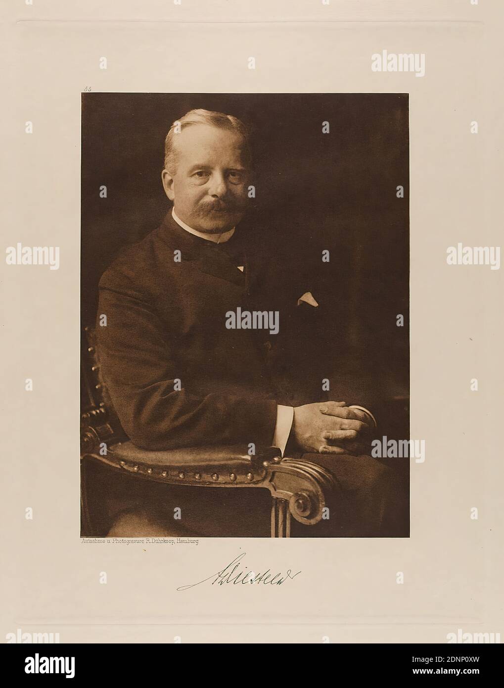 Rudolph Dührkoop, consulente legale Dr. A. F. G. Diestel dal portafoglio Hamburgische Männer und Frauen am Anfang des XX. Jahrhunderts, Staatliche Landesbildstelle Hamburg, collezione sulla storia della fotografia, della carta, dell'eliocalcografia, dimensioni immagine: Altezza: 20,20 cm; larghezza: 15,00 cm, segno: Recto sotto l'immagine: Firma a vista del sitter, iscrizione: Recto: Inciso sulla lastra da stampa, sotto l'immagine: Fotografia e fotografia R. Dührkoop, Amburgo, in alto a sinistra sopra la foto 55; In alto a destra nell'angolo in lead:24, timbro: Recto: Scritto a mano aggiunta: INV.Nr. E riferimento a riproduzione, ritratto Foto Stock