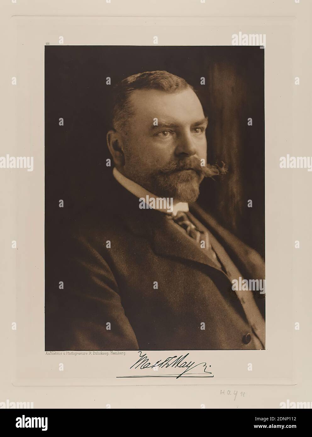 Rudolph Dührkoop, Max Th. Hayn i. F. Jenquel & Hayn dal portafoglio Hamburgische Männer und Frauen am Anfang des XX. Jahrhunderts, Staatliche Landesbildstelle Hamburg, collezione sulla storia della fotografia, della carta, dell'eliocalcografia, dimensioni immagine: Altezza: 22,30 cm; larghezza: 16,10 cm, segno: Recto sotto l'immagine: Firma a vista del sitter, iscrizione: Recto: Inciso sulla lastra da stampa, sotto l'immagine: Fotografia e fotografia R. Dührkoop, Amburgo, in alto a sinistra sopra la foto 112; In alto a destra nell'angolo in lead:63, timbro: Recto: Scritto a mano aggiunta: INV.Nr. E riferimento a riproduzione, ritratto Foto Stock