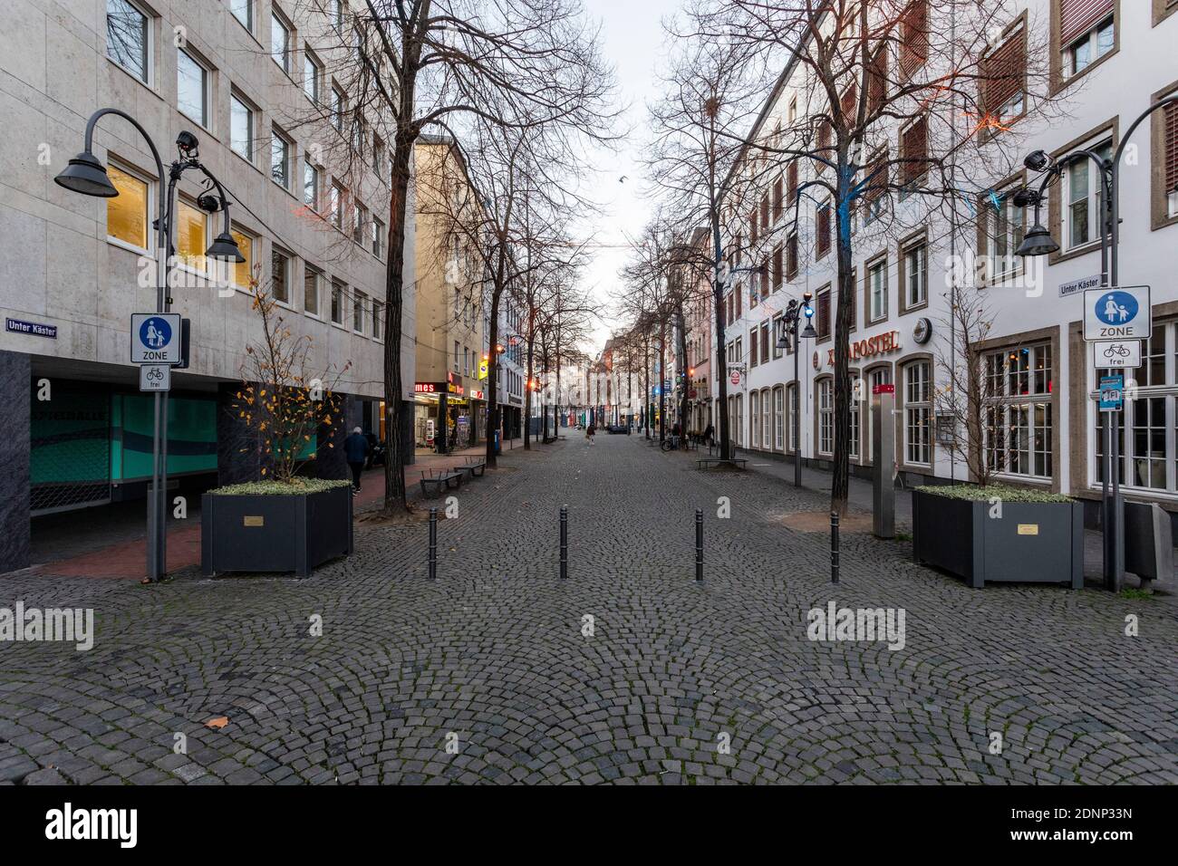 Deserta Altstadt-Nord a Colonia dopo il blocco nella Corona crisi Foto Stock