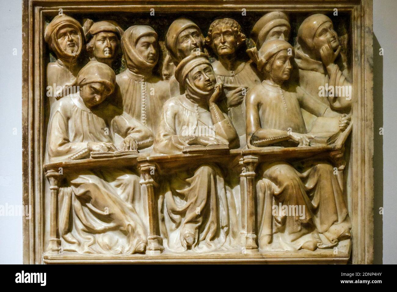 Italia Emilia Romagna Bologna - Palazzo Ghisilardi-Fava - Arte medievale Museo - frammenti dell'Arca di Giovanni da Legnano 1387 Foto Stock