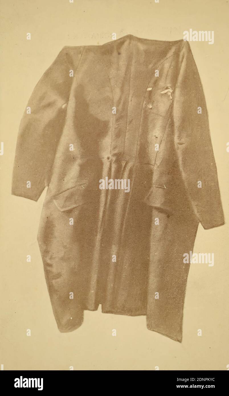 André Adolphe-Eugène Disdéri, gonna dell'Imperatore Massimiliano I. del Messico, carta collodio, processo positivo bianco e nero, dimensioni immagine: Altezza: 8.9 cm; larghezza: 5.5 cm, impronta: Recto e centro: PROPRIÉTÉ EXCLUSIVE DE LA MAISON AGO.te KLEIN, REPROD. PAR DISDÉRI:2, o. in piombo: Rock Kaiser, Max von, Messico; e in piombo: SLG. Grütter, timbro: verso centro: OCCHIO. KLEIN, VIENNA - PARIGI, VERVIELFIELDUNG Vorbehalten, fotografia, abbigliamento, giacca, cappotto, capo, capo, con l'obiettivo di installare una monarchia in Messico dipendente dalla Francia, l'Asburgo Ferdinando Massimiliano d'Austria (1832-1867) è stato intronizzato Foto Stock