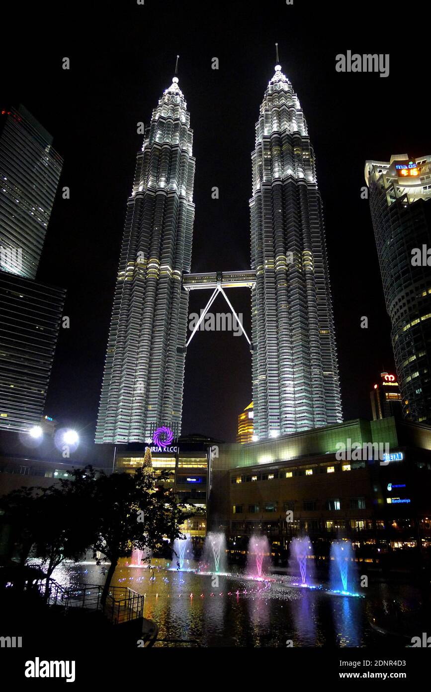 Petronas sono gli edifici gemelli più alti del mondo (451.9 m). Malesia Foto Stock