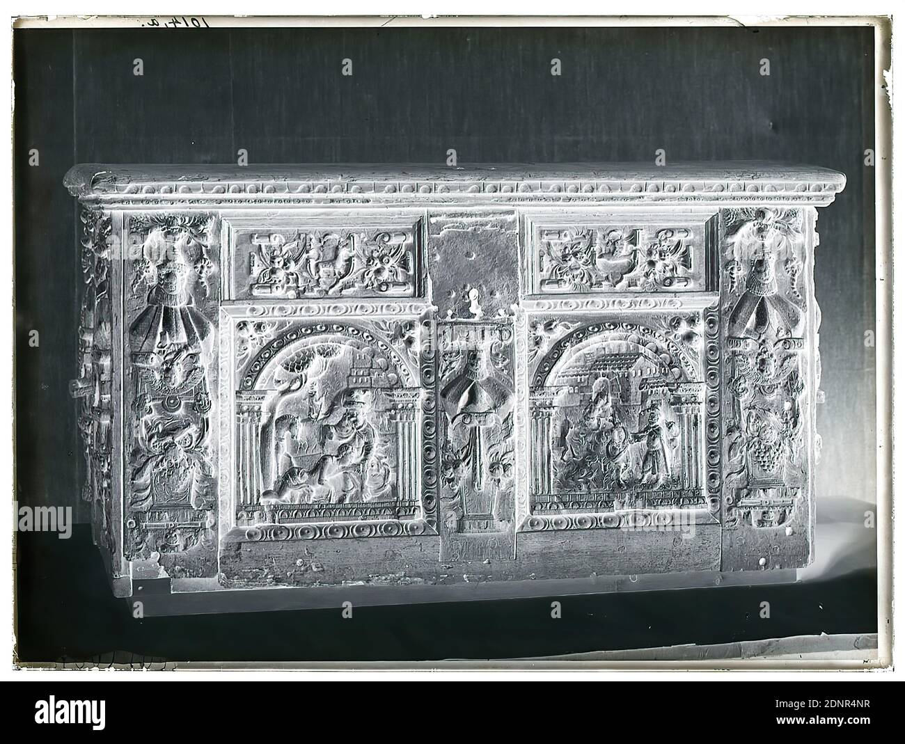Wilhelm Weimar, tronco, vetro negativo, nero e bianco negativo processo, totale: Altezza: 23.8 cm; larghezza: 17.8 cm, numerato: In alto a sinistra: In inchiostro nero: 1014,a, tronco, scatola, cassa, opera d'arte applicata (legno, z. B. pannelli), re, cavallo, ornamenti, il buon Samaritano, nuovo Testamento, arti e mestieri, arti applicate, disegno industriale Foto Stock