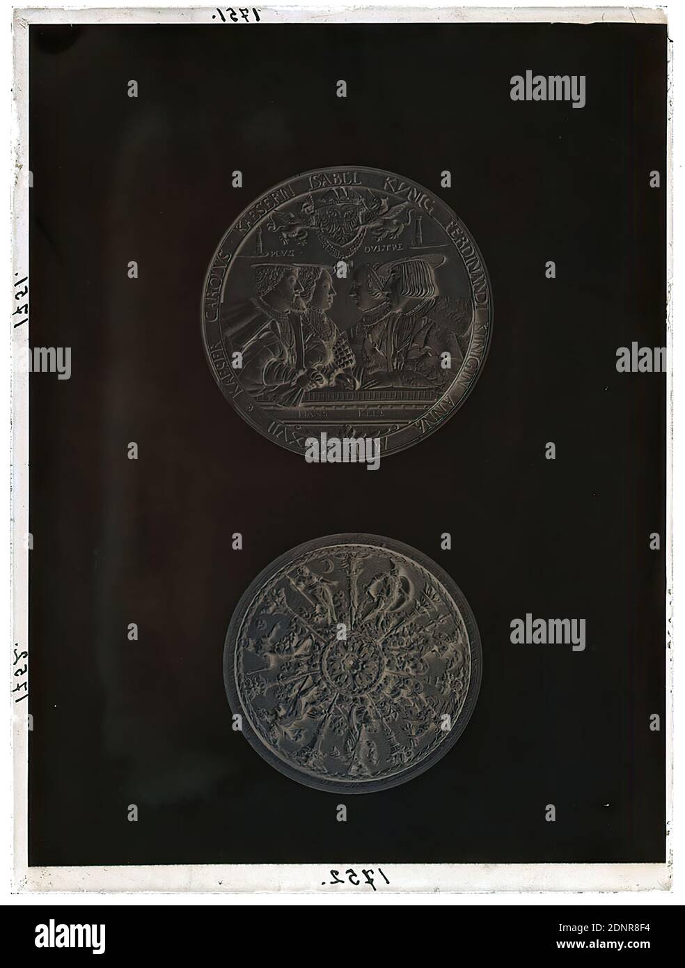 Wilhelm Weimar, due medaglioni in rilievo, doppi ritratti di pianeti asburgici e sette, vetro negativo, nero e bianco negativo processo, totale: Altezza: 23.8 cm; larghezza: 17.8 cm, numerato: In alto a sinistra: In inchiostro nero: 1751°, numerato: u.: In inchiostro nero: 1752°, numerato: A sinistra in inchiostro nero: 1751. 1752, artigianato, arte e artigianato, disegno industriale, opera di arti applicate (legno, ad esempio pannelli), stemma, simbolo araldico, ritratto di un reggente, ritratto di stato, pianeta, persona storica, Carlo V come incisore addestrato e laureato della Scuola di Arti e Mestieri Foto Stock
