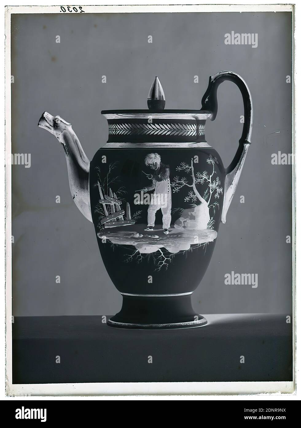 Wilhelm Weimar, teiera, vetro negativo, nero e bianco negativo processo, totale: Altezza: 23.8 cm; larghezza: 17.8 cm, numerato: In alto a sinistra: In inchiostro nero: 2030 opera d'arte applicata (ceramica Foto Stock