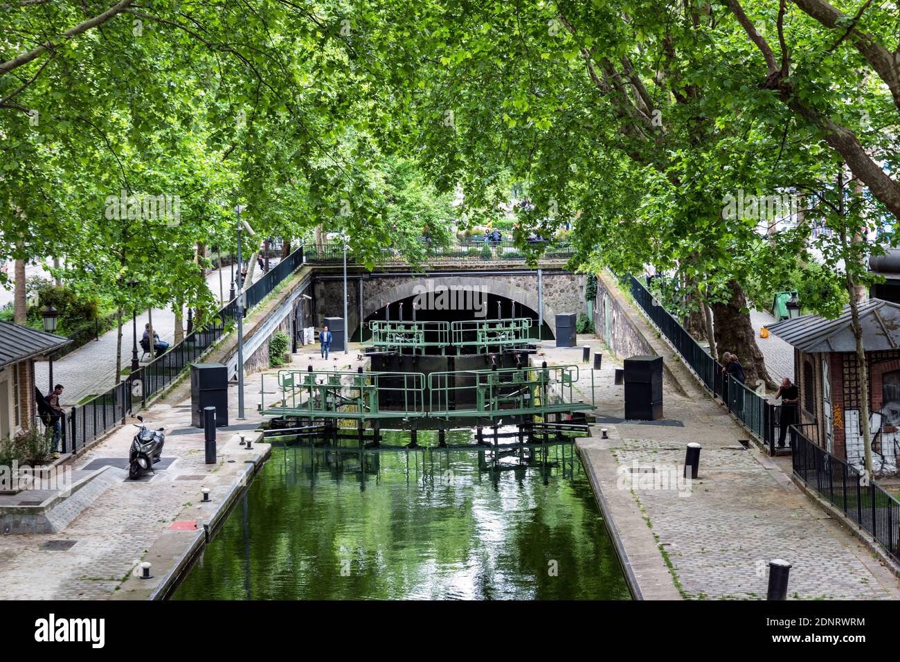 Serratura del Canal Saint-Martin a Parigi Foto Stock